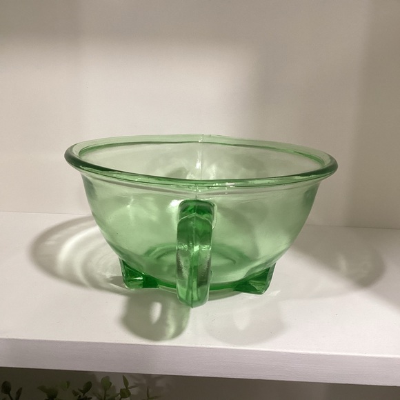 Hazel Atlas Uranium Glass Batter Mixing Bowl Made in USA - Picture 5 of 8